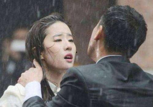 国产剧尴尬淋雨视频,剧情还是演技？